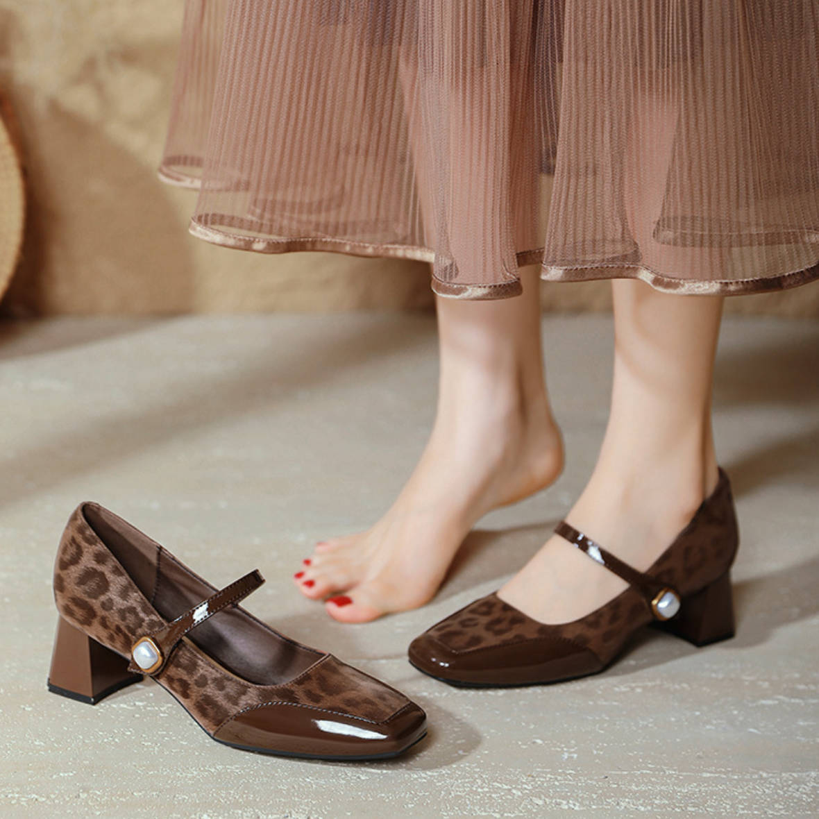 Retro Leather Leopord Patchwork One Straped Pearl Chunky Sandals - Image 3