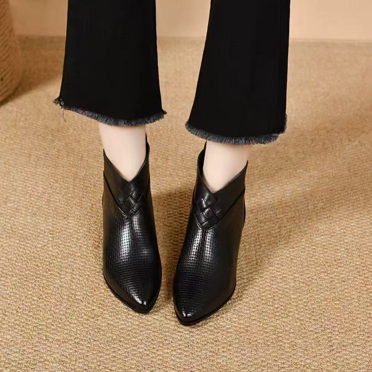 Top Leather Retro Pointed Toe Chunky Zipper Ankle Boots - Image 4